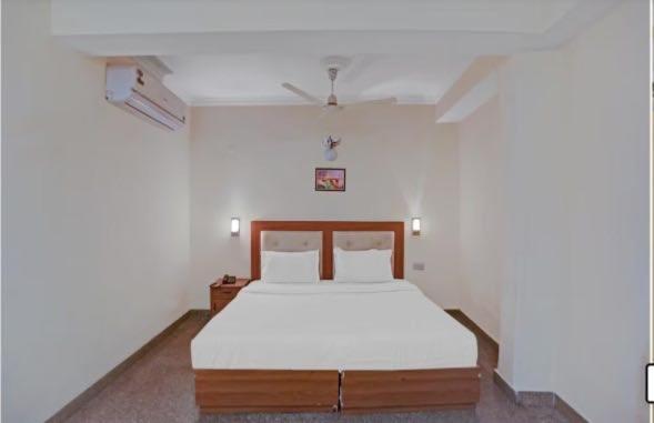 Oyo 75948 Hotel Tushar Continental 新德里 外观 照片